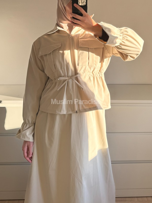 Zoom sur la veste structurée avec cordon à la taille - Ensemble Parka Modest Fit Muslim Paradise
