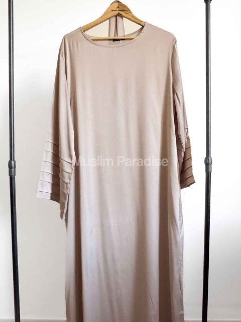 Abaya texturée beige élégante
